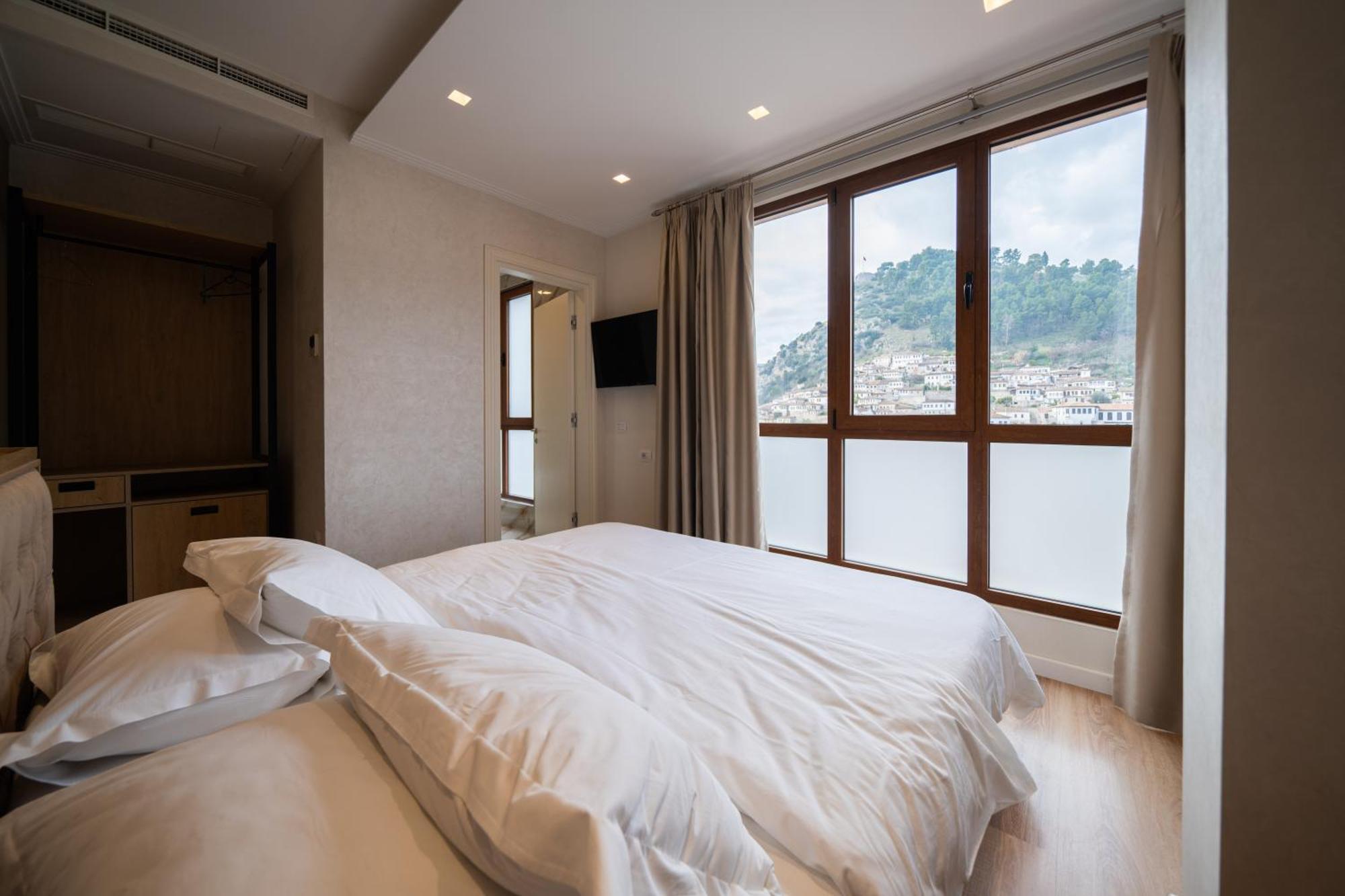 Merko Hotel Berat Exterior photo